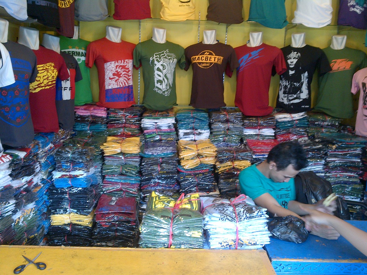 Grosir Baju Distro Murah Bandung