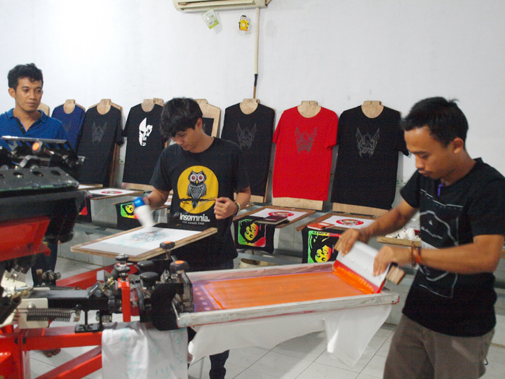 Grosir Baju Distro Bandung Murah Produsen Kaos Distro Sablon Timbul  